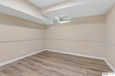 Remodeled 2 story in idyllic Armbrust Acres with architectural - photo 45