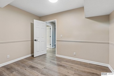 Remodeled 2 story in idyllic Armbrust Acres with architectural - photo 46
