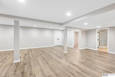 Remodeled 2 story in idyllic Armbrust Acres with architectural - photo 50