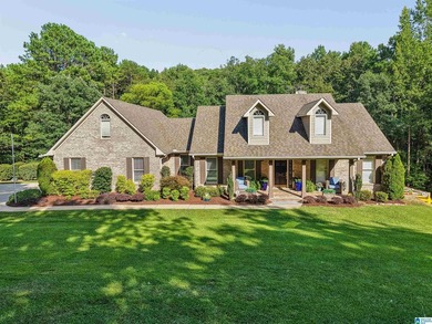 Exceptional custom-built luxury home with over 5,000 sq. ft. on - photo 2