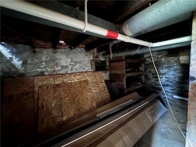 Some properties ask you to imagine the potential. This one hands - photo 16