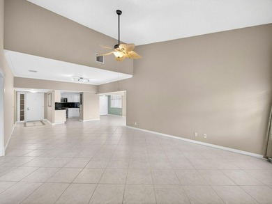 Rarely available and highly coveted, this top floor, 3rd floor - photo 3