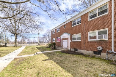 Welcome to this charming 1-bedroom, 1-bath co-op perfectly - photo 1