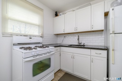 Welcome to this charming 1-bedroom, 1-bath co-op perfectly - photo 8