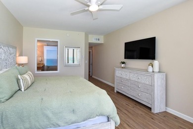 Beautiful 3 bedroom, 3 bath residence (with private parking spot - photo 13