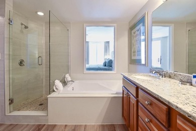 Beautiful 3 bedroom, 3 bath residence (with private parking spot - photo 15
