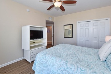 Beautiful 3 bedroom, 3 bath residence (with private parking spot - photo 19