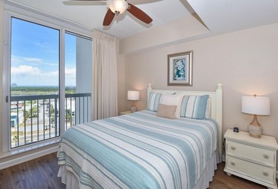Beautiful 3 bedroom, 3 bath residence (with private parking spot - photo 22