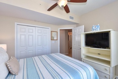 Beautiful 3 bedroom, 3 bath residence (with private parking spot - photo 24