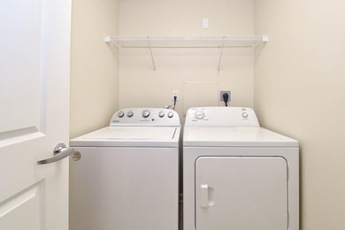 Beautiful 3 bedroom, 3 bath residence (with private parking spot - photo 26