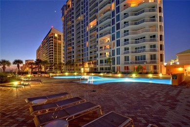 Beautiful 3 bedroom, 3 bath residence (with private parking spot - photo 32