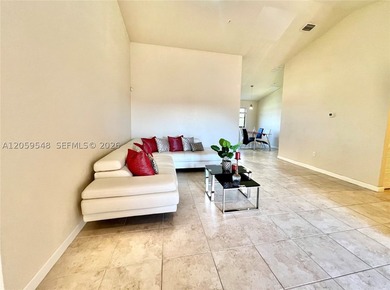 Beautiful 3-bedroom, 2-bathroom apartment located in an - photo 3