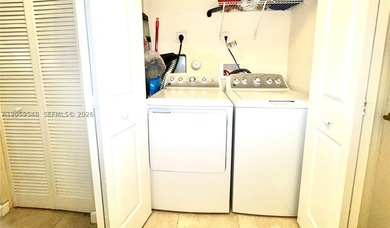 Beautiful 3-bedroom, 2-bathroom apartment located in an - photo 7