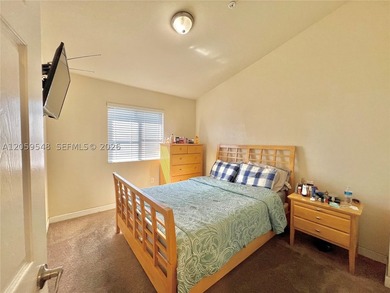 Beautiful 3-bedroom, 2-bathroom apartment located in an - photo 8