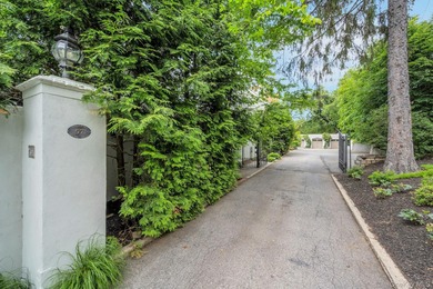 Perched above the Hudson River on 3.5 gated acres in the heart - photo 2