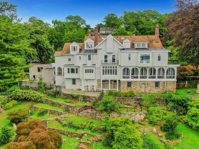 Perched above the Hudson River on 3.5 gated acres in the heart - photo 3