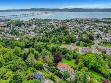 Perched above the Hudson River on 3.5 gated acres in the heart - photo 5