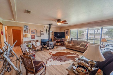 Experience the best of lake life with this spacious 3 bedroom, 2 - photo 8