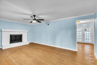The one you've been waiting for in Windsor Forest! Classic brick - photo 4