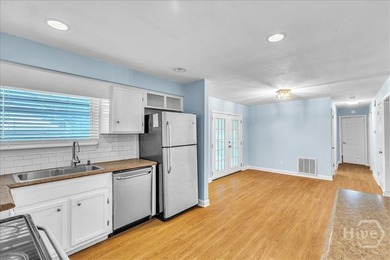 The one you've been waiting for in Windsor Forest! Classic brick - photo 8