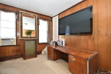 Set on a peaceful, tree lined street in Freeport, this arts and - photo 13