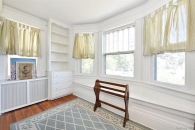 Set on a peaceful, tree lined street in Freeport, this arts and - photo 19