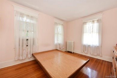 Set on a peaceful, tree lined street in Freeport, this arts and - photo 20