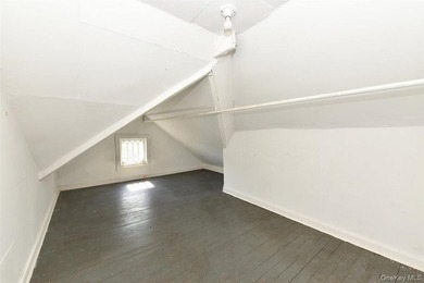 Set on a peaceful, tree lined street in Freeport, this arts and - photo 22