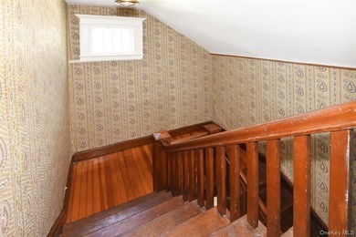Set on a peaceful, tree lined street in Freeport, this arts and - photo 27