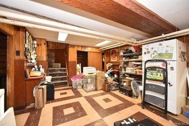 Set on a peaceful, tree lined street in Freeport, this arts and - photo 29