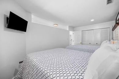 Turnkey and fully renovated 1 bedroom, 1 bath condo located in - photo 17