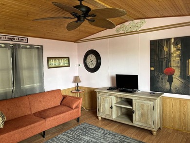 BEAUTIFUL LAKEFRONT HOME WITH PRIVATE DOCK FOR YOUR BOATING AND - photo 23