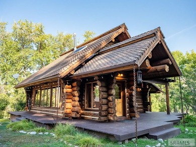 Nestled against the base of the hillside with an expansive view - photo 25
