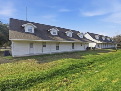Prime investment opportunity in Kemp,TX! This 12-unit apartment - photo 7