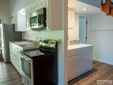 Nestled against the base of the hillside with an expansive view - photo 45