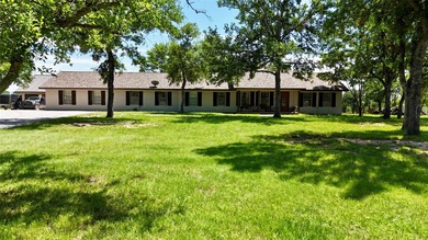 Beautifully remodeled lakefront home at 2007 Deepwater Rd. in - photo 4