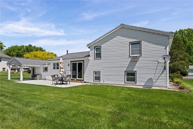 Lovely Webster Split-Level! This beautifully maintained home - photo 31