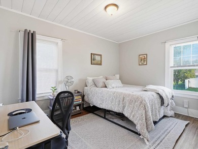 Welcome to this charming 4-bedroom split-level in the heart of - photo 18