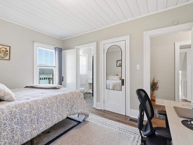 Welcome to this charming 4-bedroom split-level in the heart of - photo 19