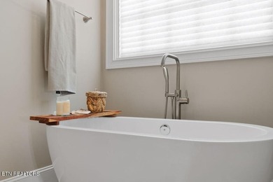 MULTI-GENERATIONAL LIVING AT ITS FINEST! Looking for custom home - photo 23
