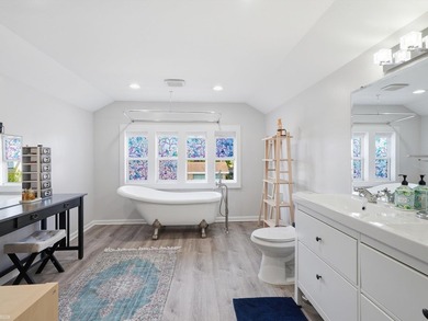 Welcome to this charming 4-bedroom split-level in the heart of - photo 23