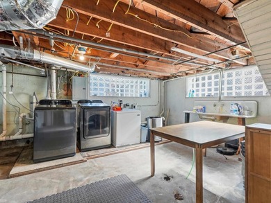 Welcome to this charming 4-bedroom split-level in the heart of - photo 26