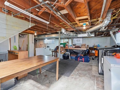 Welcome to this charming 4-bedroom split-level in the heart of - photo 27