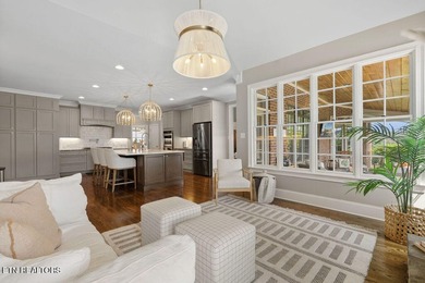 MULTI-GENERATIONAL LIVING AT ITS FINEST! Looking for custom home - photo 32