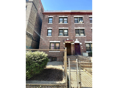 Located in the vibrant neighborhood of Lefferts Garden, this - photo 1