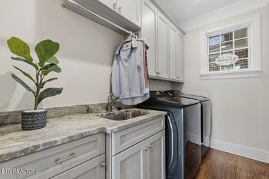 MULTI-GENERATIONAL LIVING AT ITS FINEST! Looking for custom home - photo 44