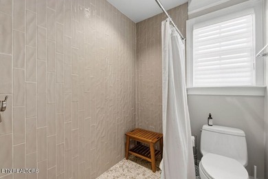 MULTI-GENERATIONAL LIVING AT ITS FINEST! Looking for custom home - photo 48