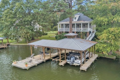 Custom built 5-bed, 5 1/2 bath plantation style home has amazing - photo 2