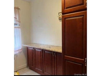Well maintained, three room, first floor co-op in Laurelton - photo 7