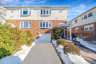 Welcome to this spacious and well-maintained Duplex in the heart - photo 1